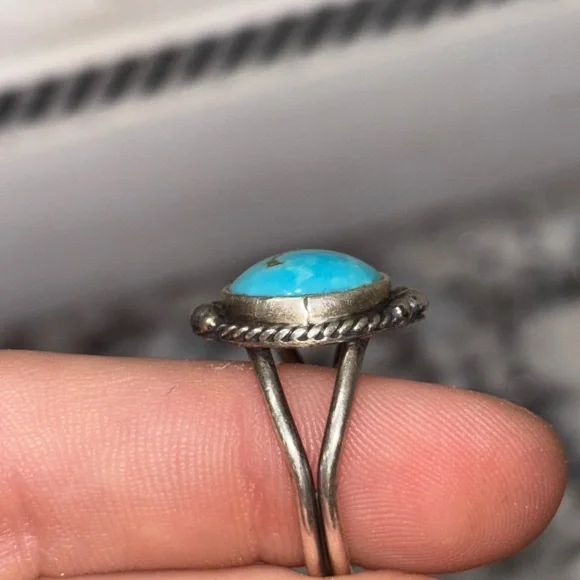 Turquoise Sterling Silver Ring - Picture 4 of 7